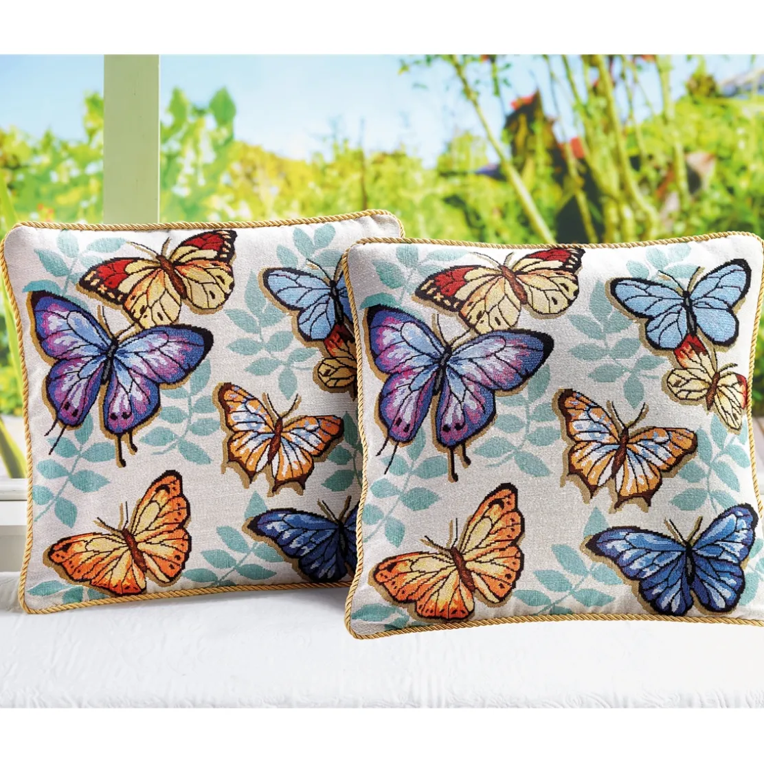 2 housses coussin papillons