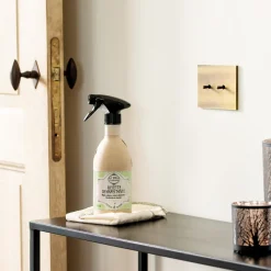 Élimine 99,9% des bactéries et virus sans agresser vos surfaces