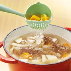 Louche passoire verte