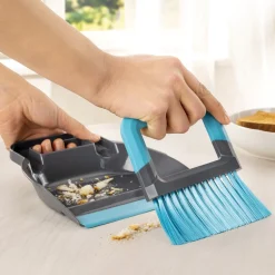 Ramasse-miettes et balayette